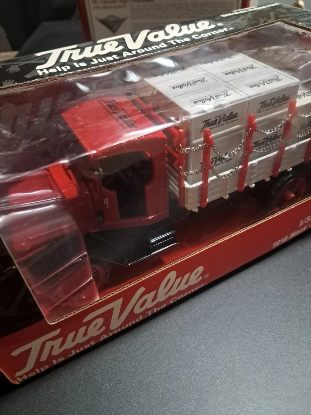 Ertl True Value 1918 Mack Flatbed Truck 1:33 Diecast Red White Adult Collectible
